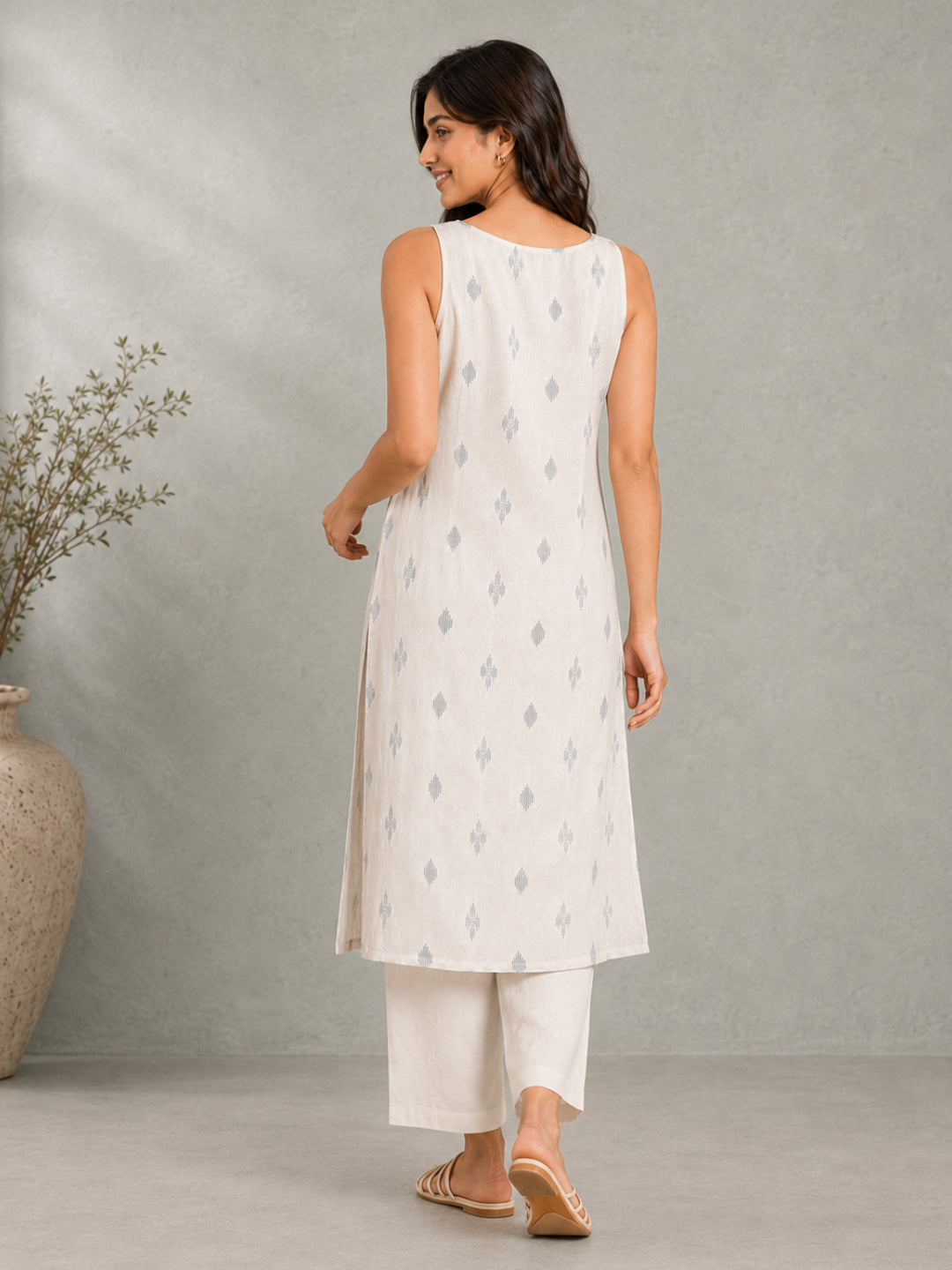 Sleeveless Off White Kurta with Blue Butti - BluAuraa