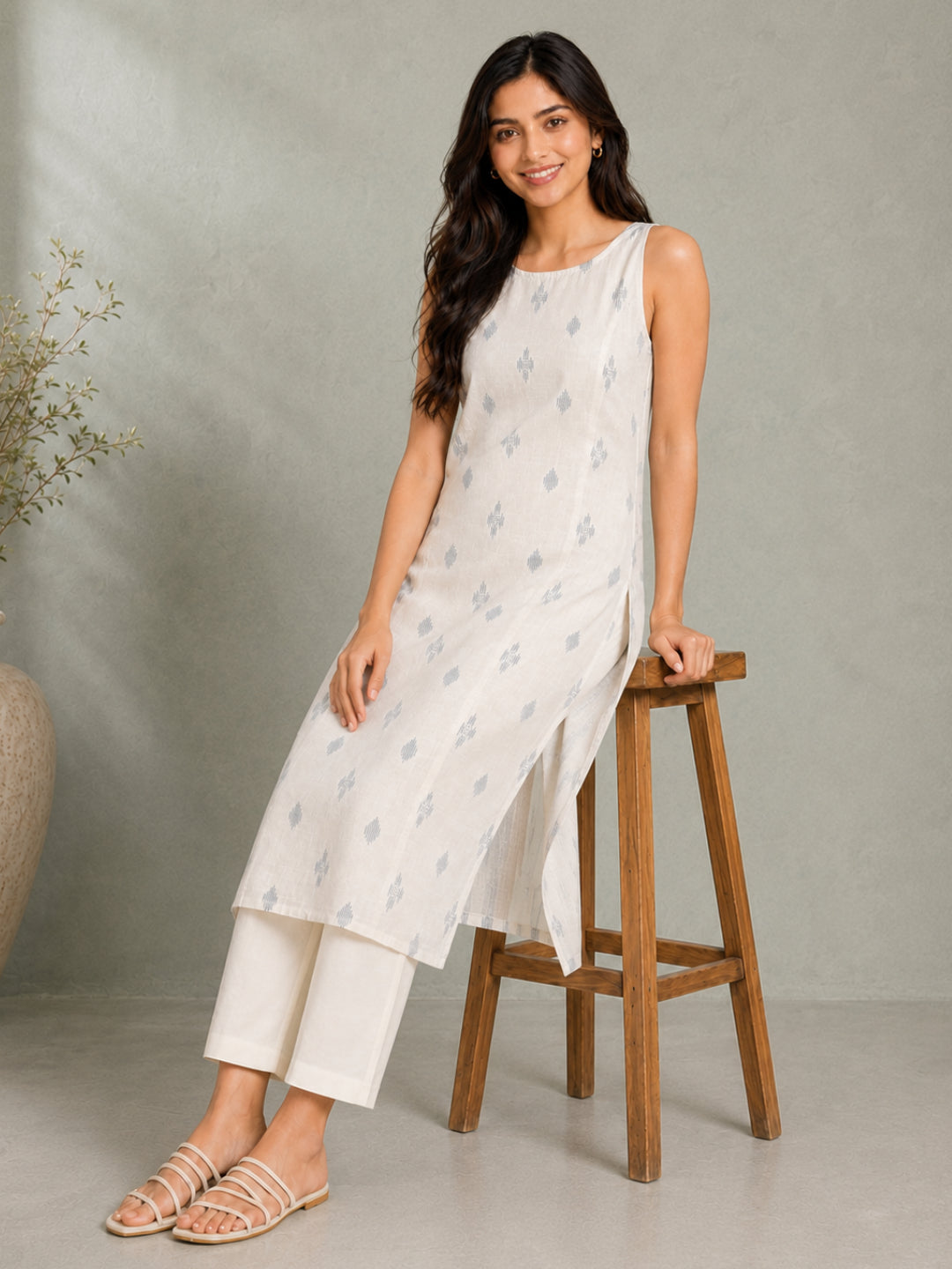 Sleeveless Off White Kurta with Blue Butti - BluAuraa