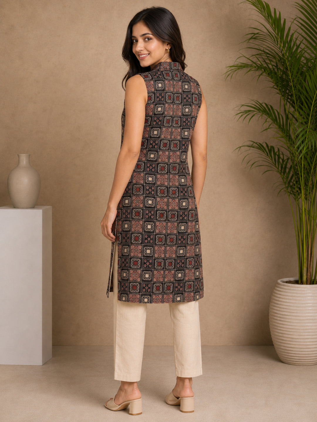 Geometrical Print Sleeveless Black Kurta and Pant Set - BluAuraa
